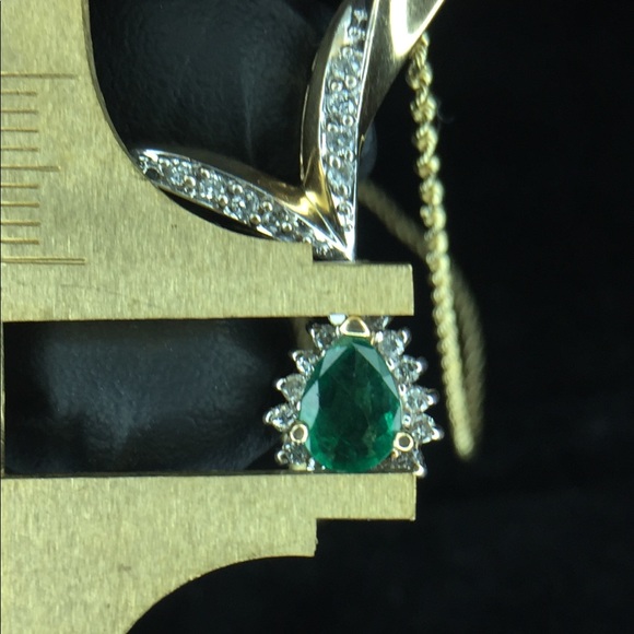 14ky emerald and diamond pendent - Picture 2 of 7